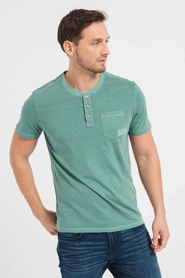 Tom Tailor Тениска тип Henley с джоб - Pepit.bg