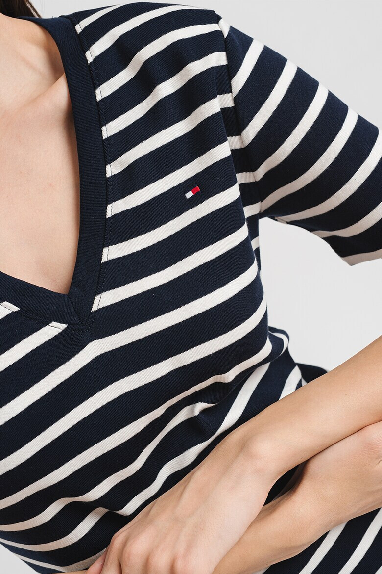 Tommy Hilfiger Слим тениска Cody с шпиц - Бял/Ултрамарин синьо/Бял - Pepit.bg