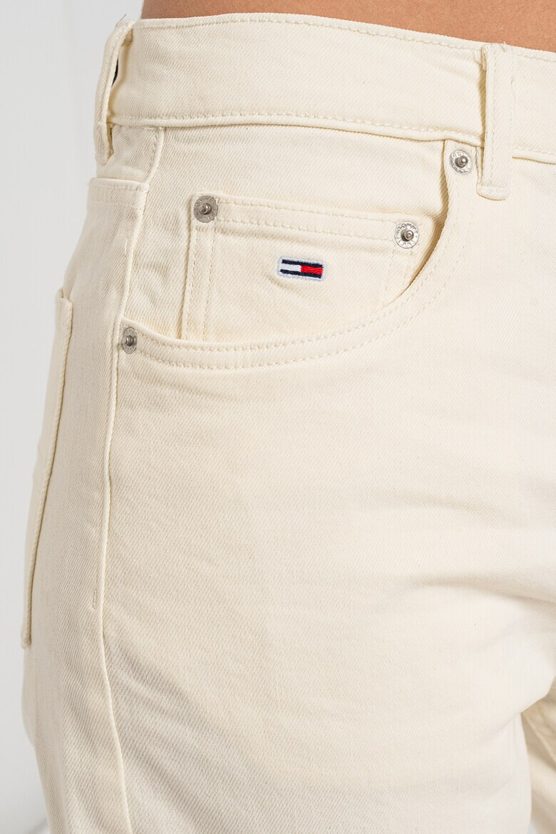 Tommy Jeans Дънки Mom над глезена - Pepit.bg