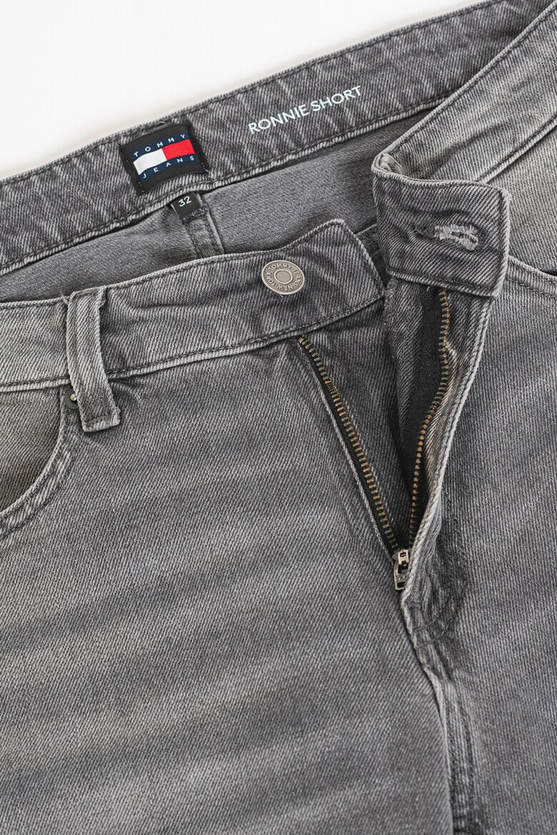 Tommy Jeans Дънков къс панталон Ronnie със захабен ефект - Pepit.bg