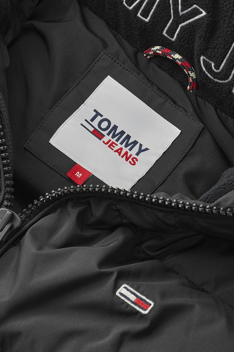 Tommy Jeans Елек Essential с пухена вата и качулка - Pepit.bg