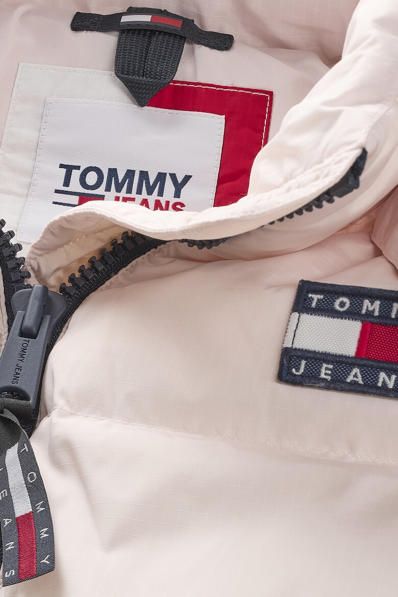 Tommy Jeans Елек с пухена вата и капитониран дизайн - Pepit.bg