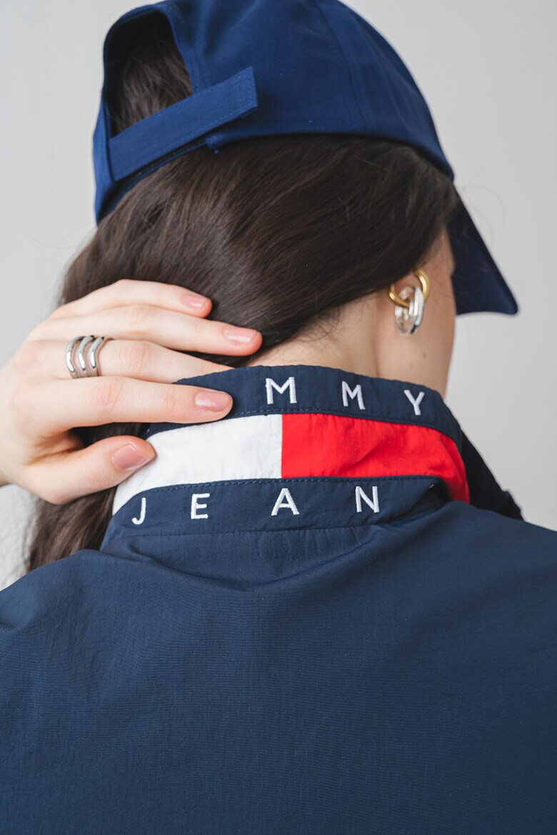 Tommy Jeans Яке бомбър с лого на яката - Pepit.bg
