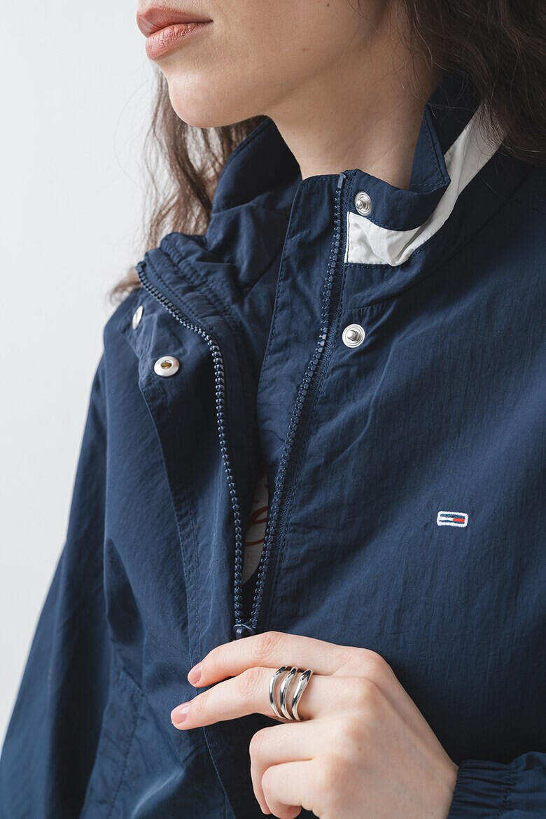 Tommy Jeans Яке бомбър с лого на яката - Pepit.bg