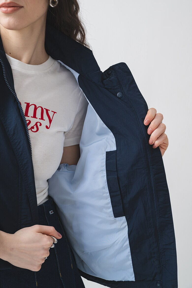 Tommy Jeans Яке бомбър с лого на яката - Pepit.bg