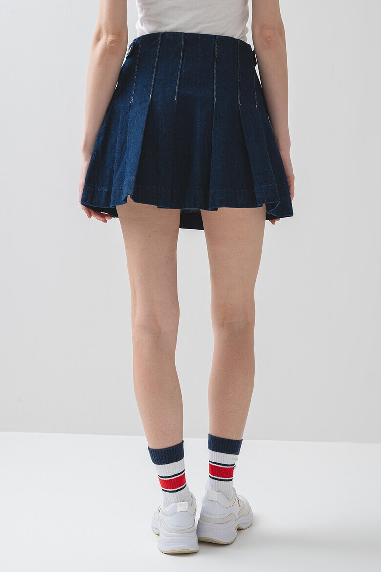 Tommy Jeans Къса дънкова пола с лого - Индигово синьо - Pepit.bg