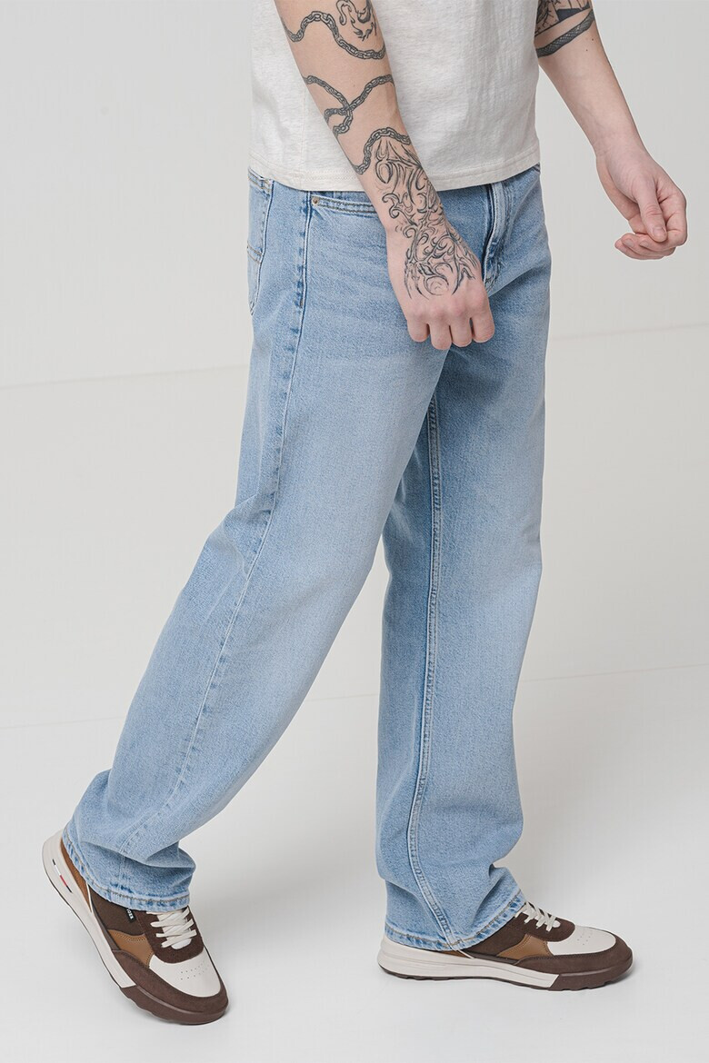 Tommy Jeans Прави дънки Otis - Pepit.bg