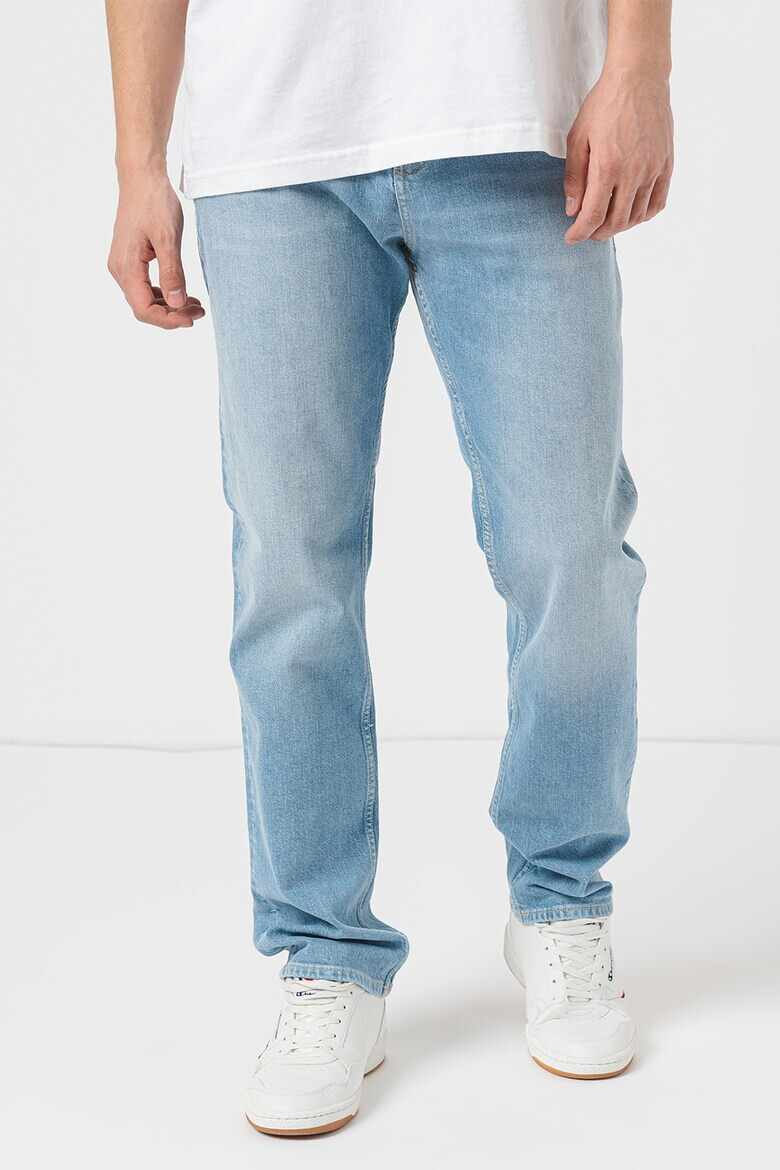 Tommy Jeans Прави дънки Ryan - Pepit.bg