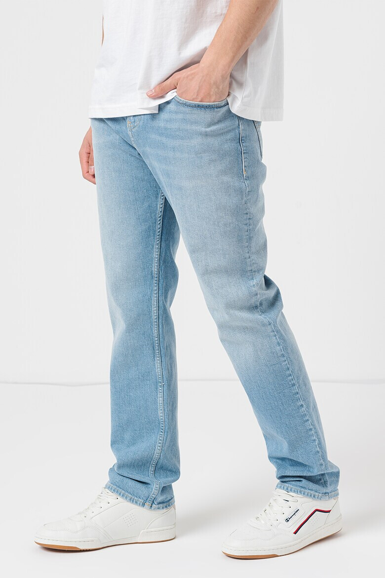 Tommy Jeans Прави дънки Ryan - Pepit.bg