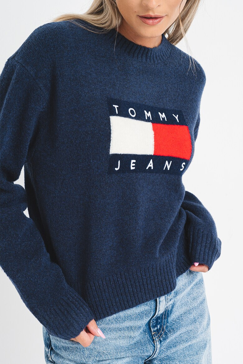 Tommy Jeans Пуловер с уголемено лого - Pepit.bg