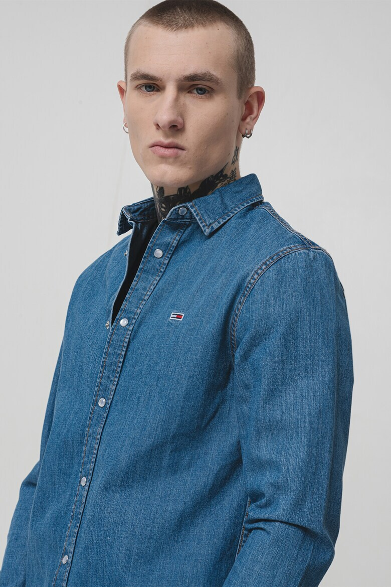 Tommy Jeans Риза от деним с капси - Pepit.bg