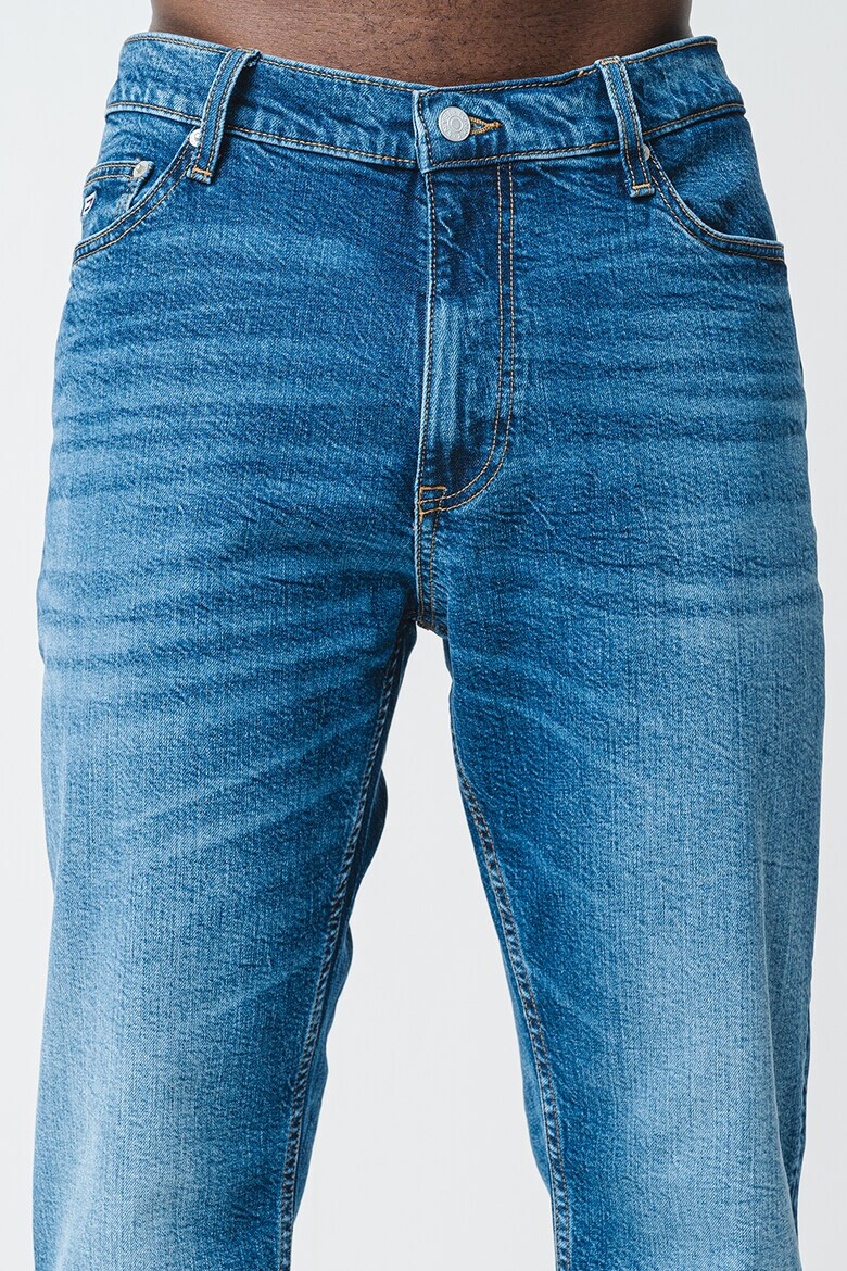 Tommy Jeans Скосени дънки - Pepit.bg