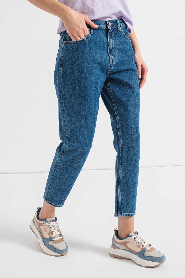 Tommy Jeans Скъсени дънки Mom - Pepit.bg
