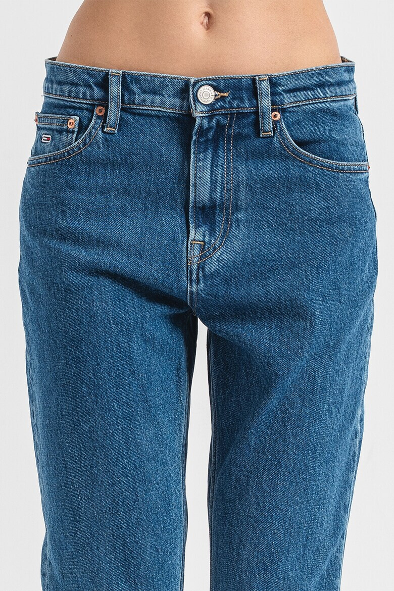Tommy Jeans Скъсени дънки Mom - Pepit.bg