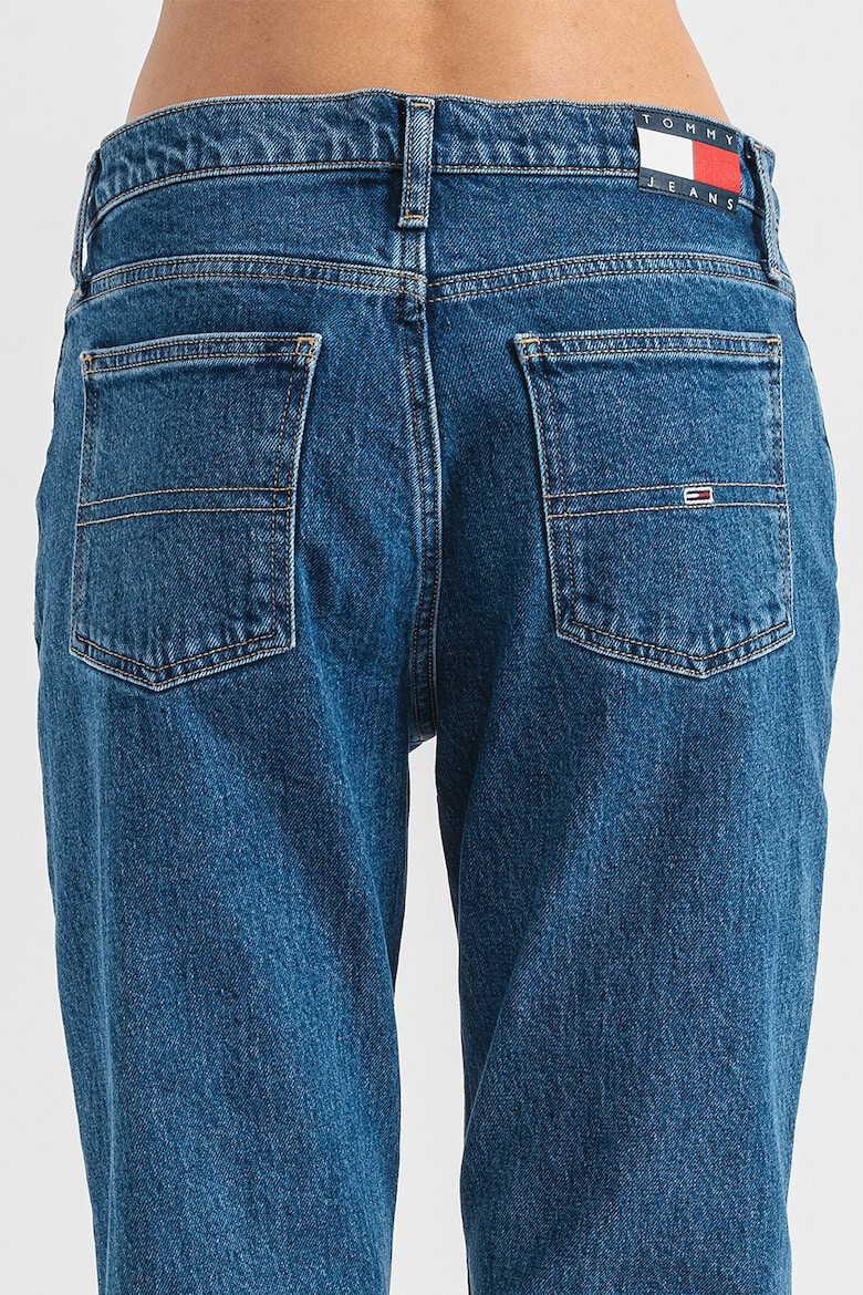 Tommy Jeans Скъсени дънки Mom - Pepit.bg