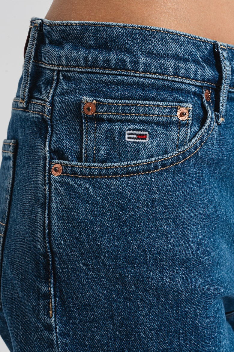 Tommy Jeans Скъсени дънки Mom - Pepit.bg