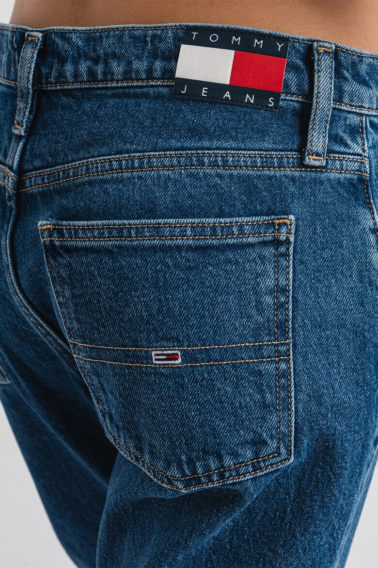Tommy Jeans Скъсени дънки Mom - Pepit.bg