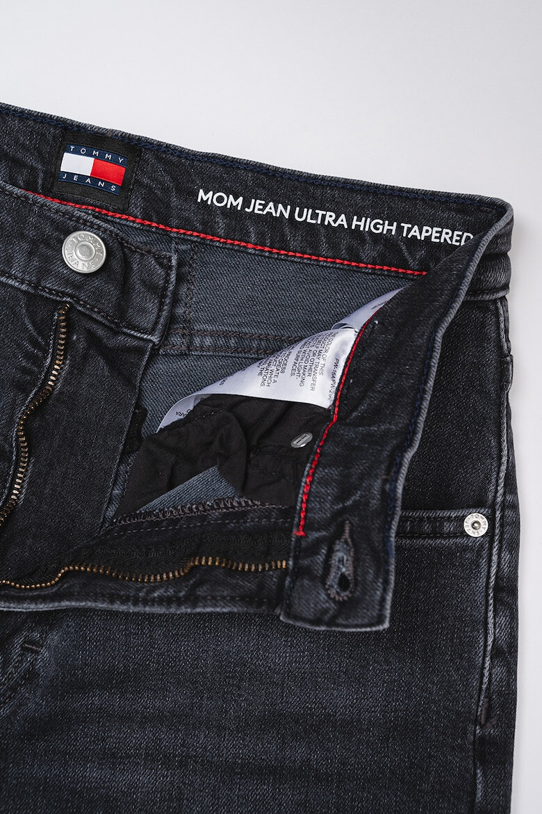 Tommy Jeans Скъсени дънки Mom - Pepit.bg