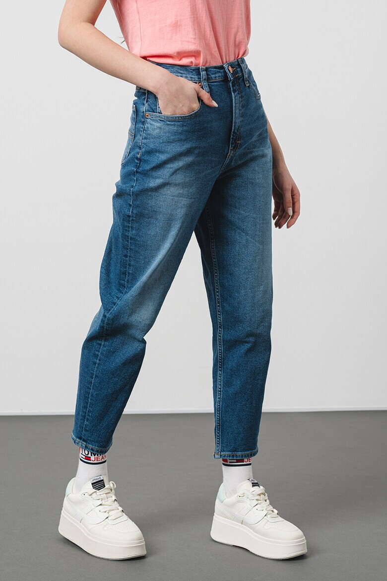 Tommy Jeans Скъсени дънки стил Mom - Pepit.bg