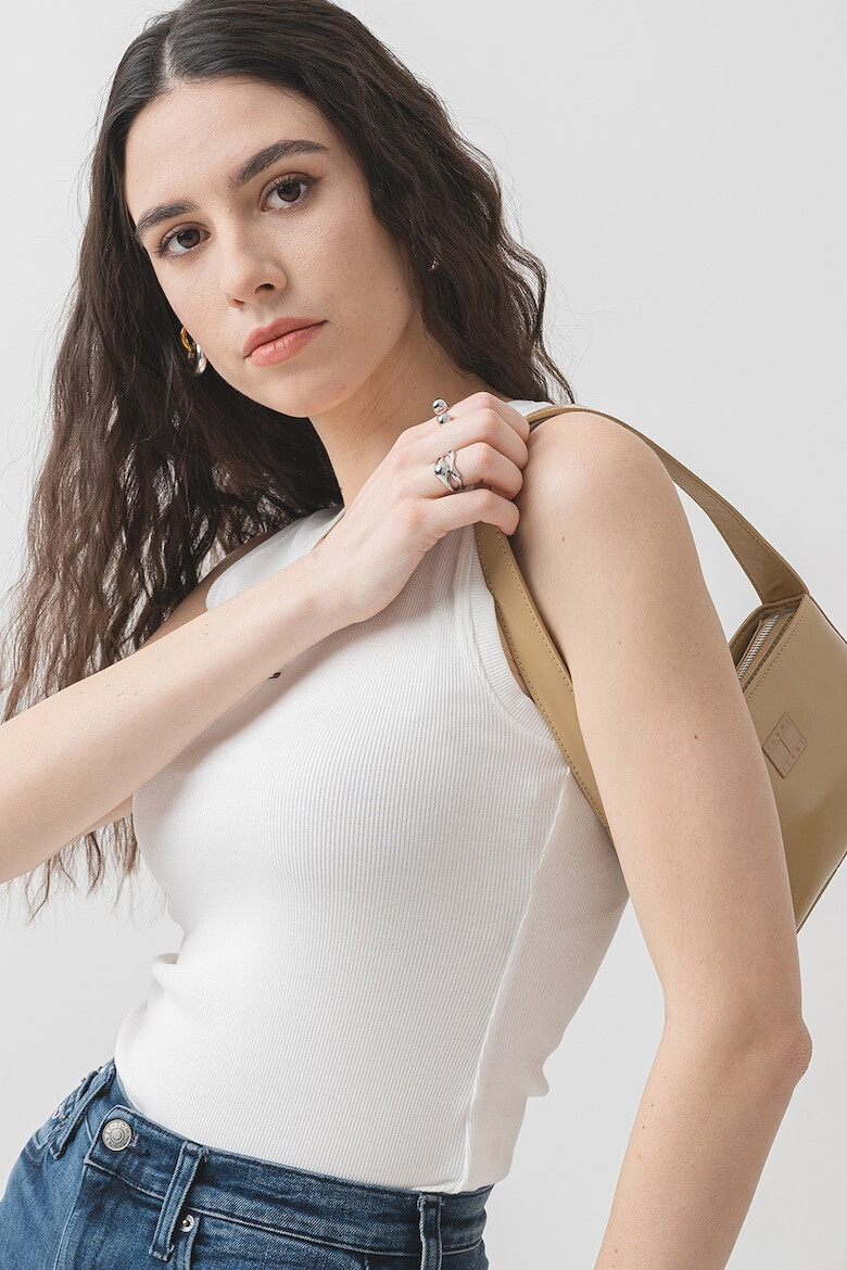 Tommy Jeans Слим тениска с овално деколте - Pepit.bg