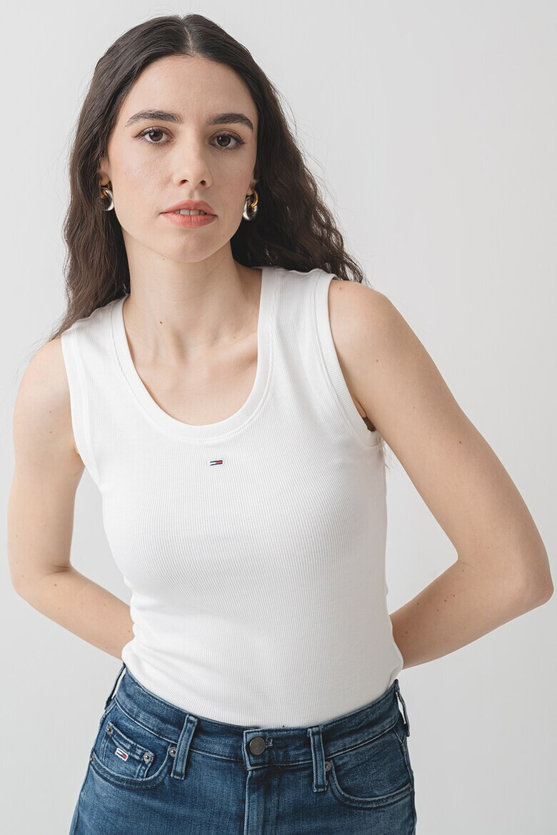 Tommy Jeans Слим тениска с овално деколте - Pepit.bg