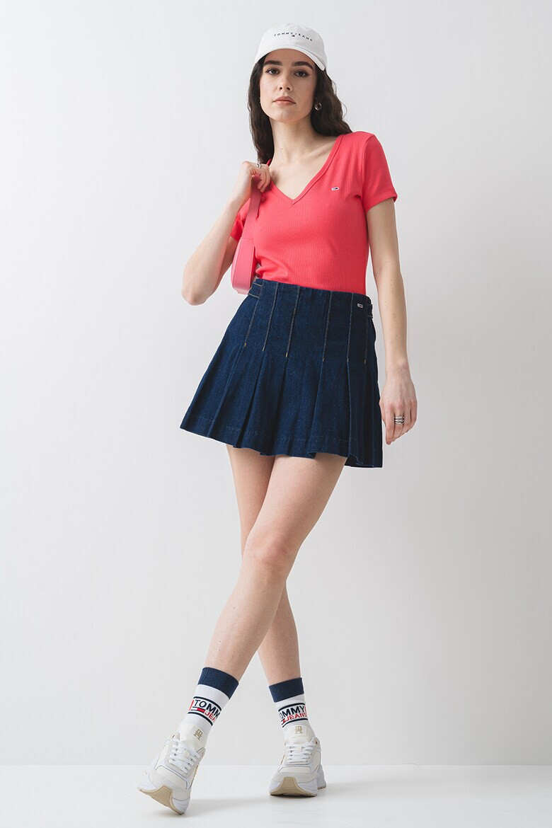 Tommy Jeans Слим тениска с шпиц - Pepit.bg