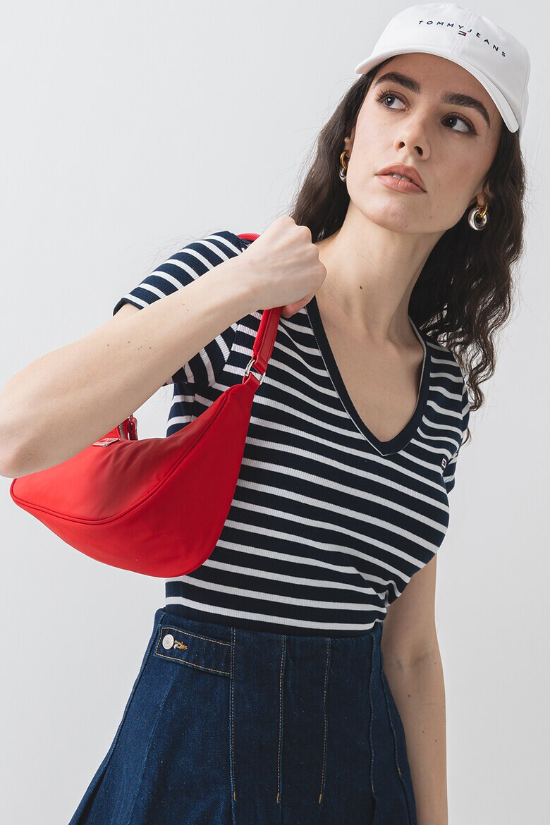 Tommy Jeans Слим тениска с шпиц - Pepit.bg