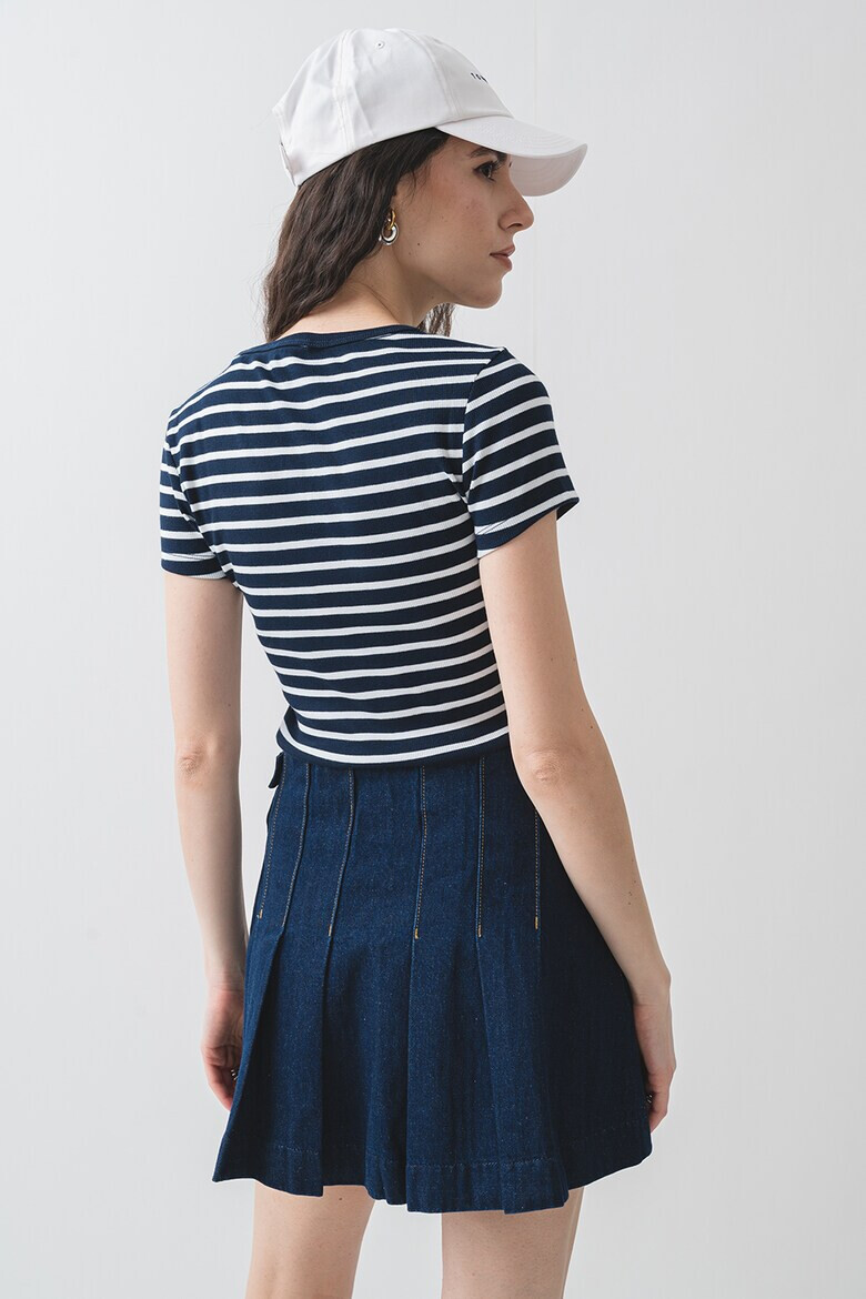 Tommy Jeans Слим тениска с шпиц - Pepit.bg