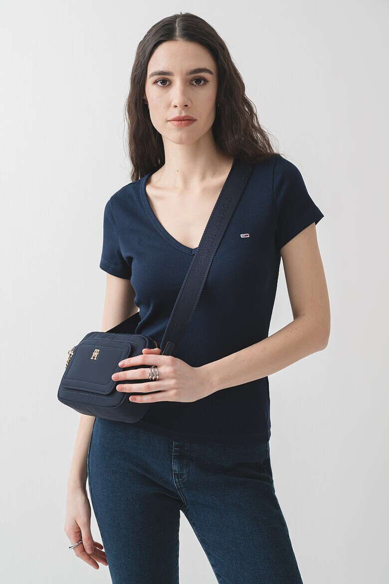Tommy Jeans Слим тениска с шпиц - Pepit.bg