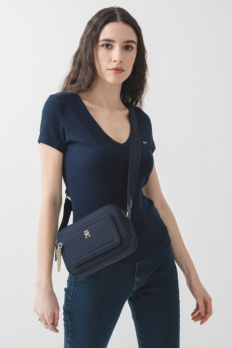 Tommy Jeans Слим тениска с шпиц - Pepit.bg