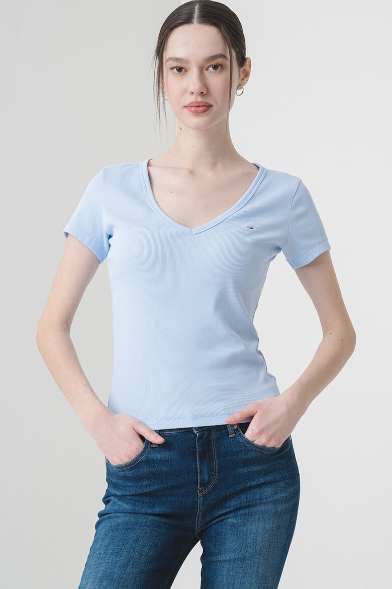 Tommy Jeans Слим тениска с шпиц - Pepit.bg