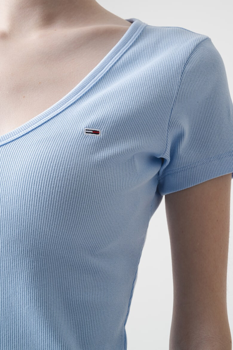 Tommy Jeans Слим тениска с шпиц - Pepit.bg