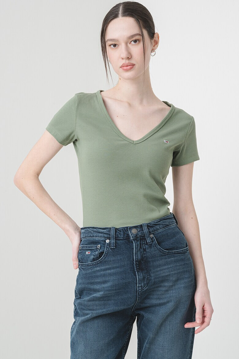 Tommy Jeans Слим тениска с шпиц - Pepit.bg
