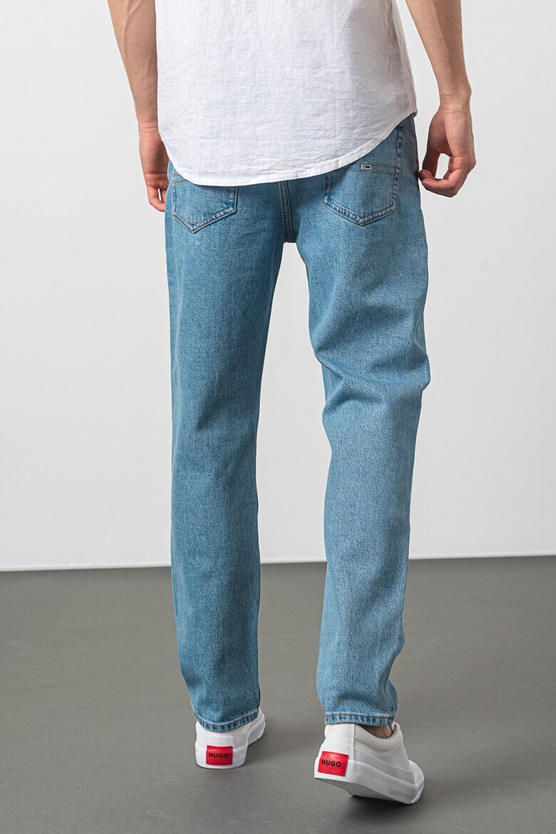 Tommy Jeans Стеснени дънки Dad - Pepit.bg
