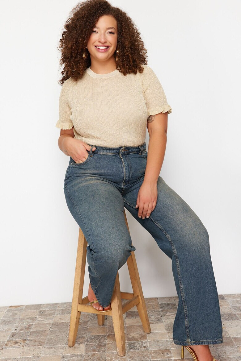 Trendyol Бляскава блуза Plus Size - Pepit.bg