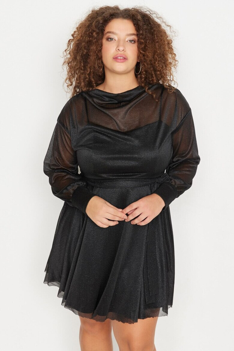 Trendyol Бляскава рокля Plus Size - Pepit.bg