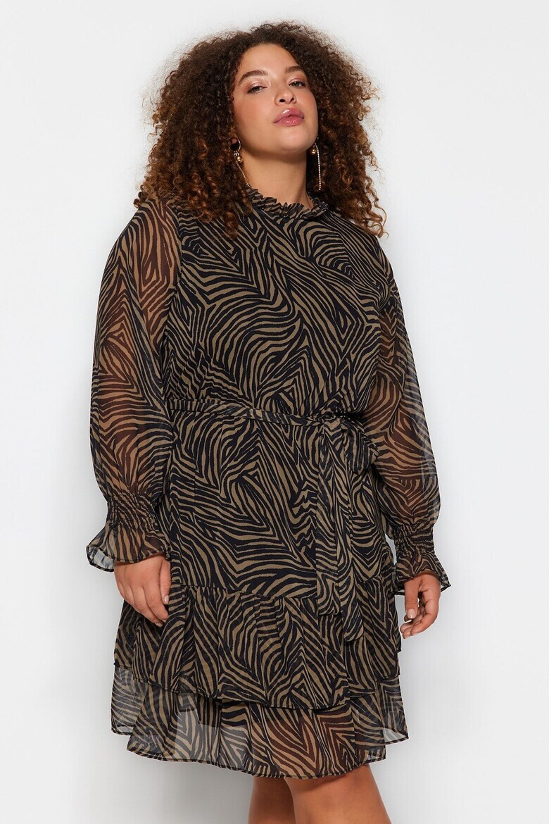 Trendyol Къса рокля Plus Size - Pepit.bg