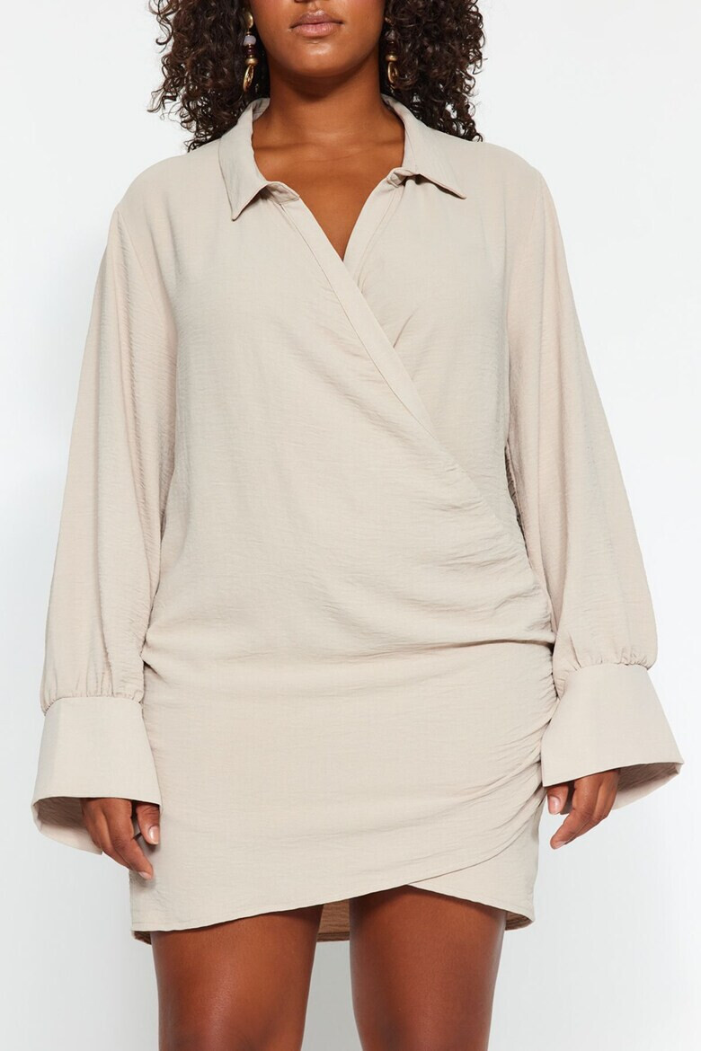 Trendyol Къса рокля Plus Size - Pepit.bg