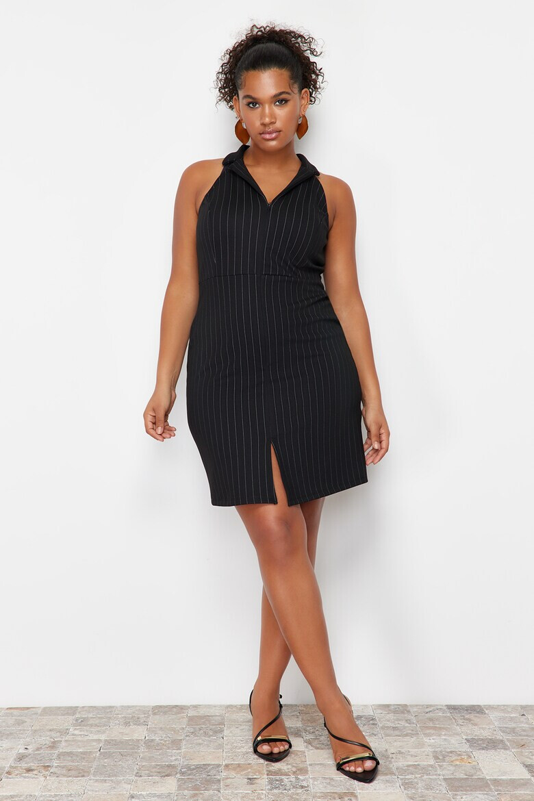 Trendyol Раирана рокля Plus Size - Pepit.bg