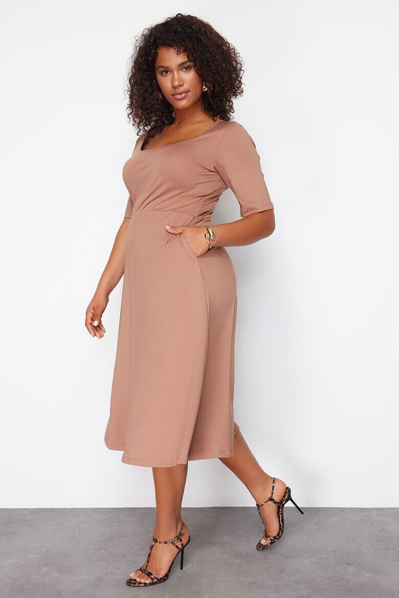 Trendyol Разкроена миди рокля Plus Size - Pepit.bg
