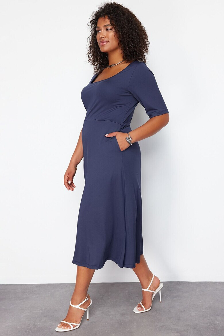 Trendyol Разкроена миди рокля Plus Size - Pepit.bg