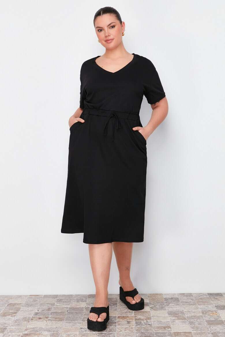 Trendyol Разкроена рокля Plus Size с шпиц - Pepit.bg
