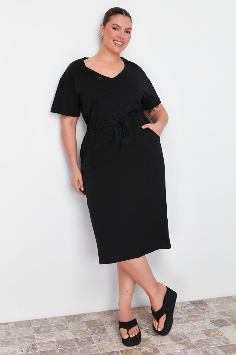 Trendyol Разкроена рокля Plus Size с шпиц - Pepit.bg