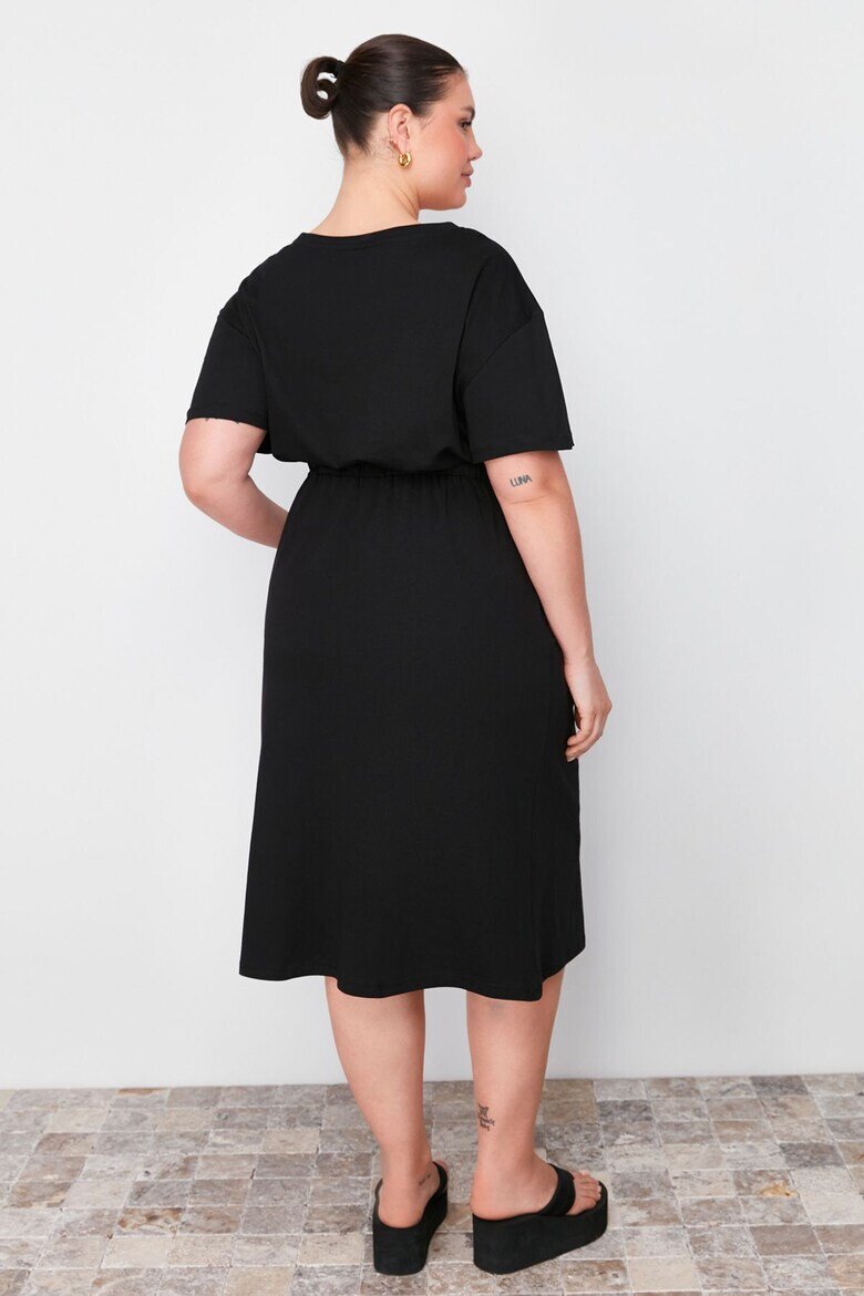 Trendyol Разкроена рокля Plus Size с шпиц - Pepit.bg