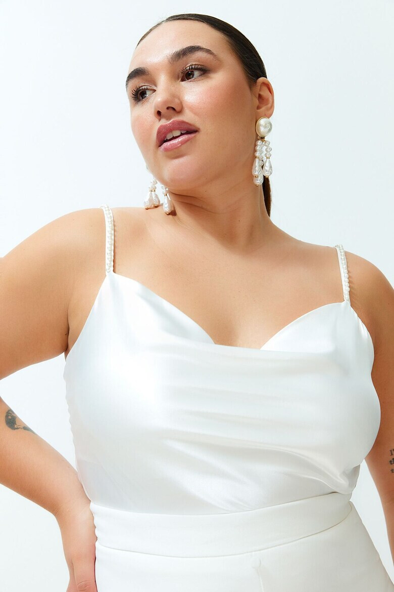 Trendyol Сатиниран топ с драпирано деколте Plus Size - Pepit.bg