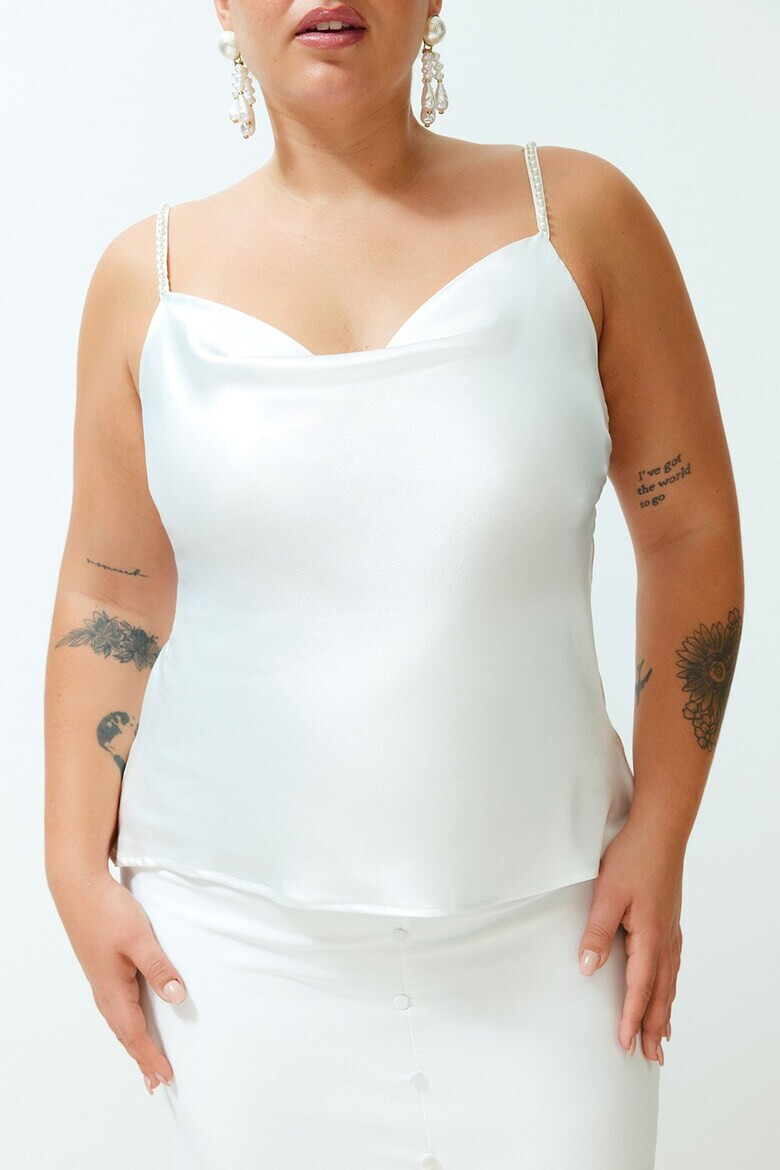 Trendyol Сатиниран топ с драпирано деколте Plus Size - Pepit.bg