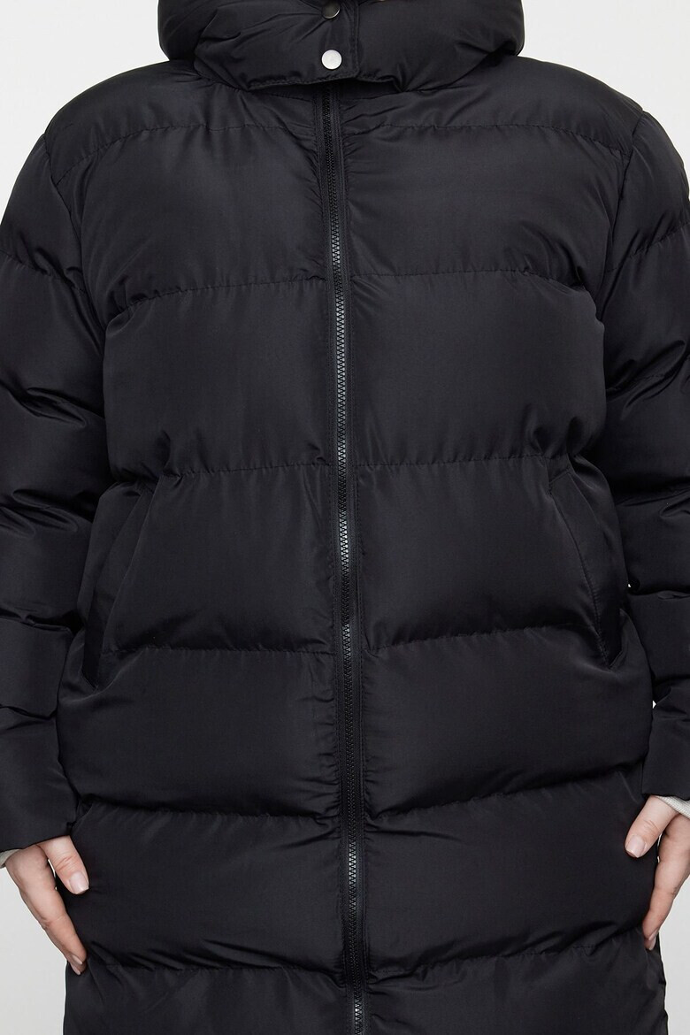 Trendyol Зимно яке Plus Size с качулка - Pepit.bg