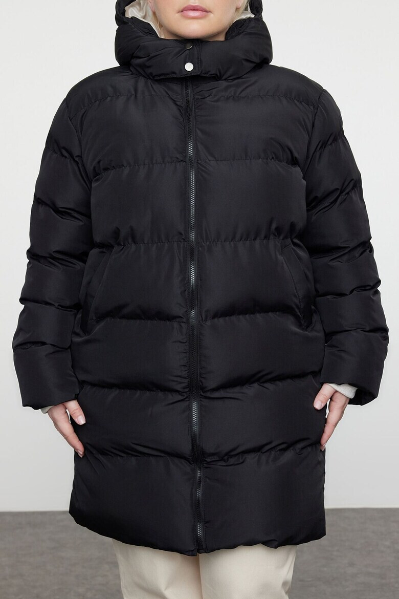 Trendyol Зимно яке Plus Size с качулка - Pepit.bg