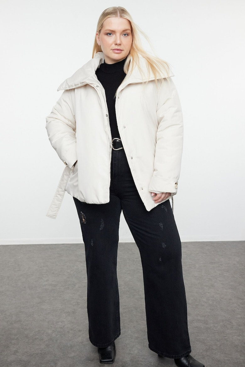 Trendyol Зимно яке с колан Plus Size - Pepit.bg