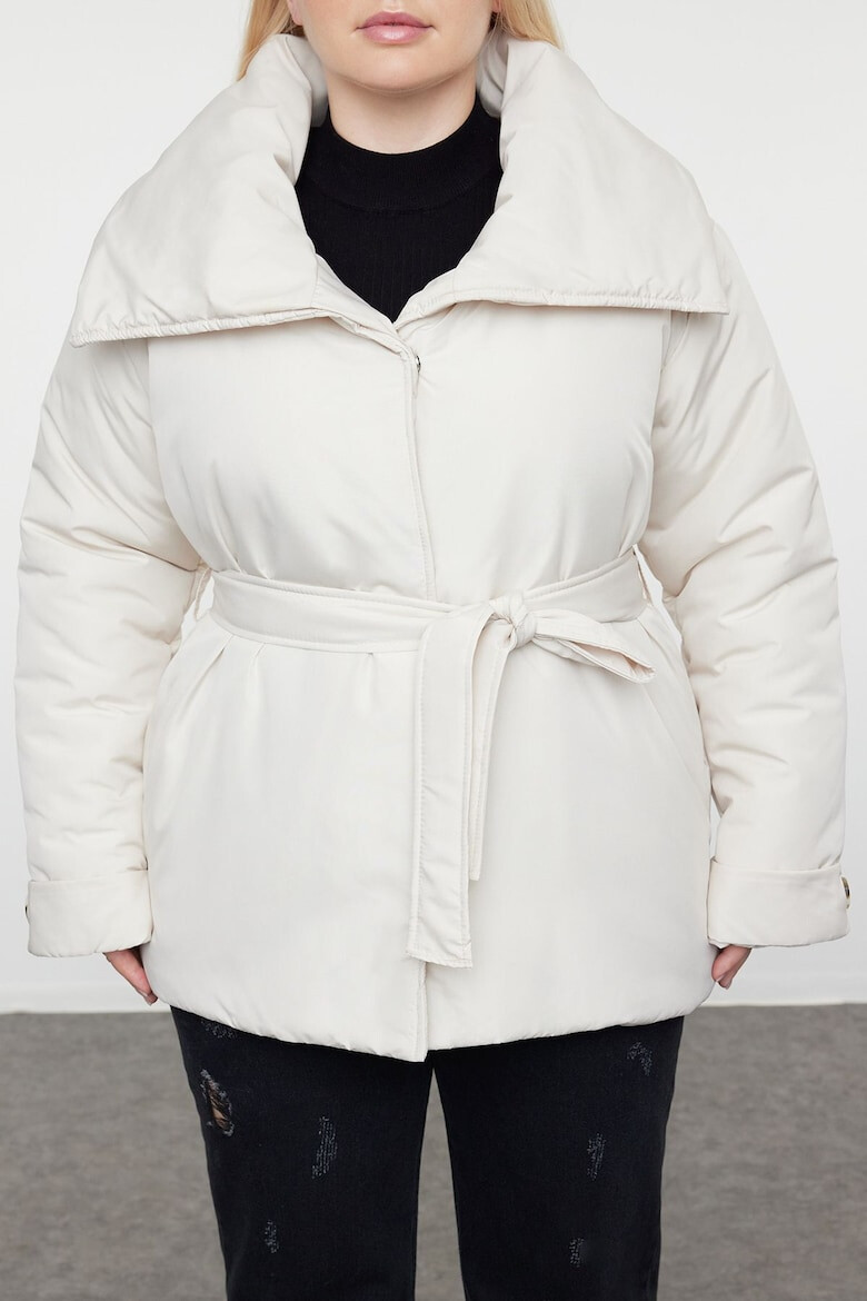 Trendyol Зимно яке с колан Plus Size - Pepit.bg